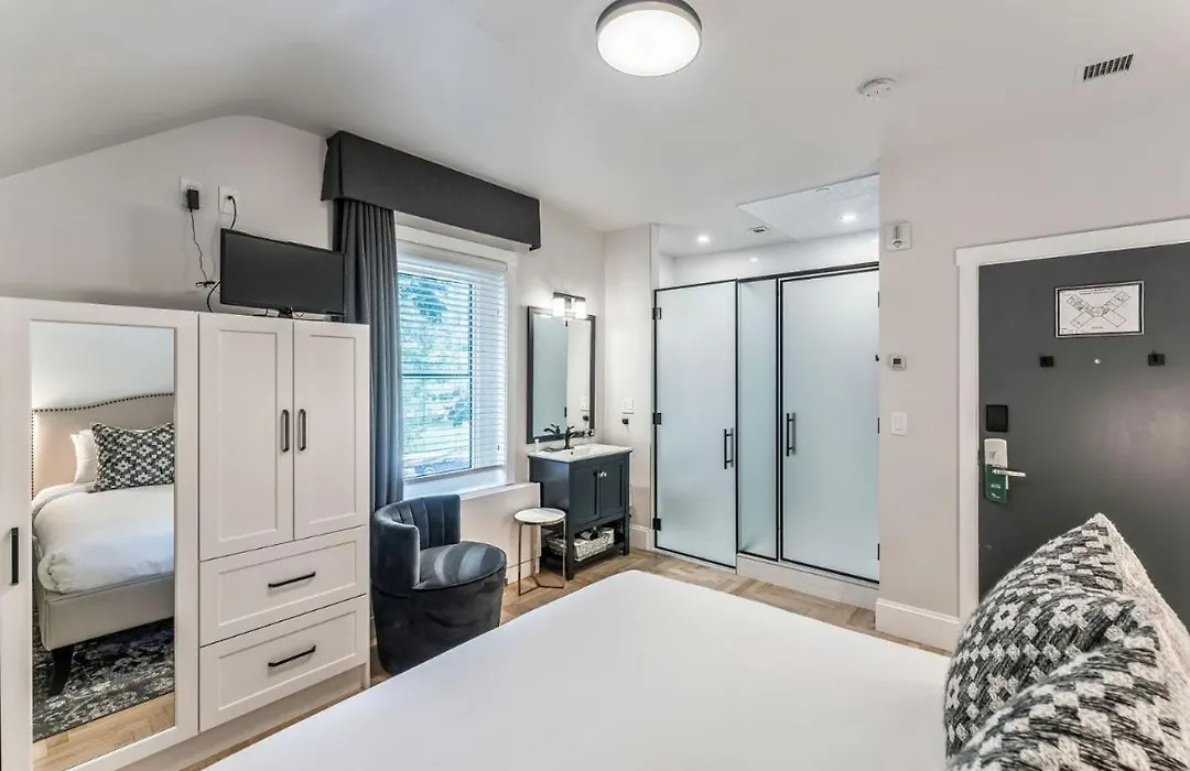 The Inn On Officers\' Garden Calgary • Canada