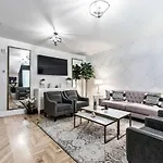 The Inn On Officers\' Garden Calgary • Canada