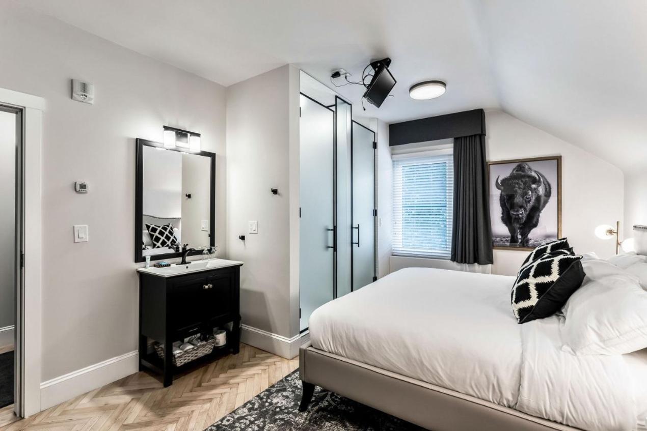 The Inn On Officers\' Garden Calgary • Canada